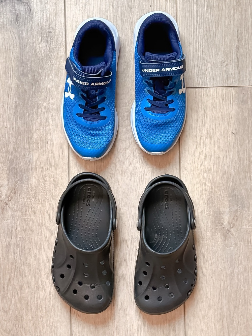 BOYS CROCS UNDER ARMOUR PURSUIT 3 RUNNING SHOES BUNDLE SIZE 1